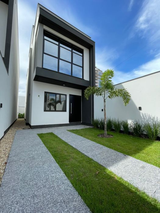 Sobrado - Venda - Centro - Tijucas - SC